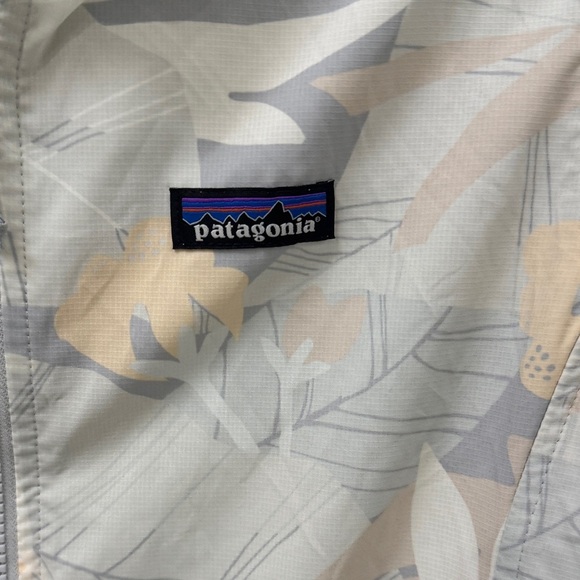 Patagonia Women's Patterned Cream and Gray Bajadas Hoody Rain Jacket - Picture 3 of 7